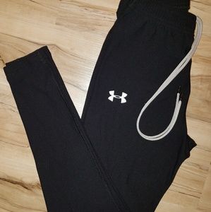 Under Armour black leggings